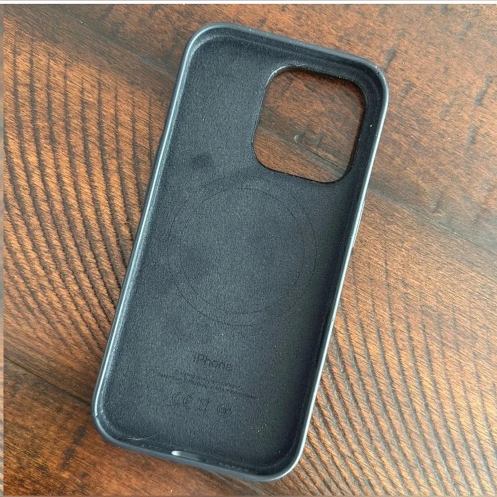 Iphone 16 pro black case Apple